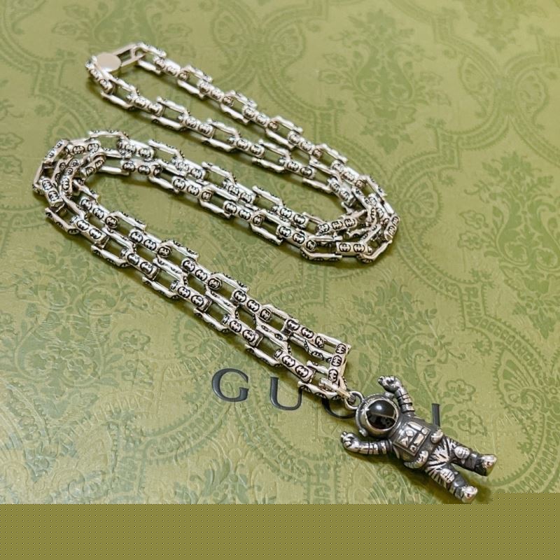 G*u*i necklaces